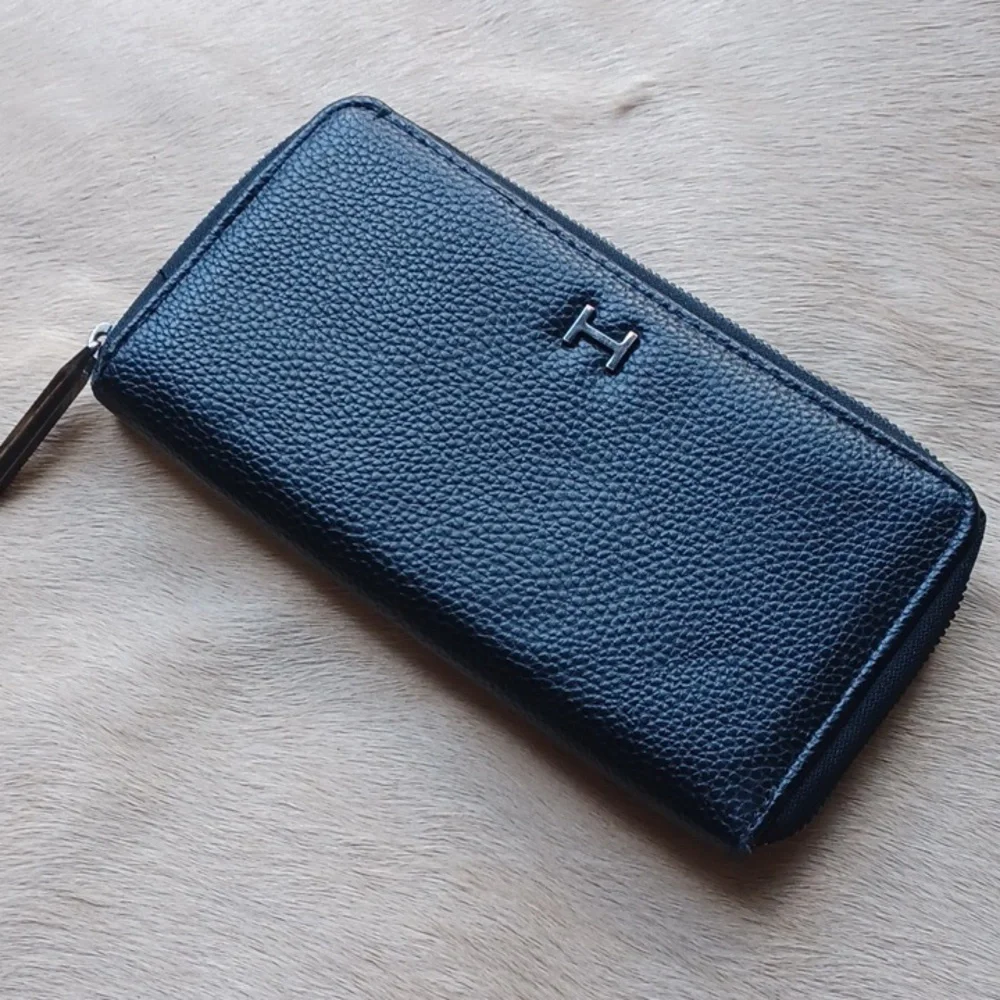 Halston wallet